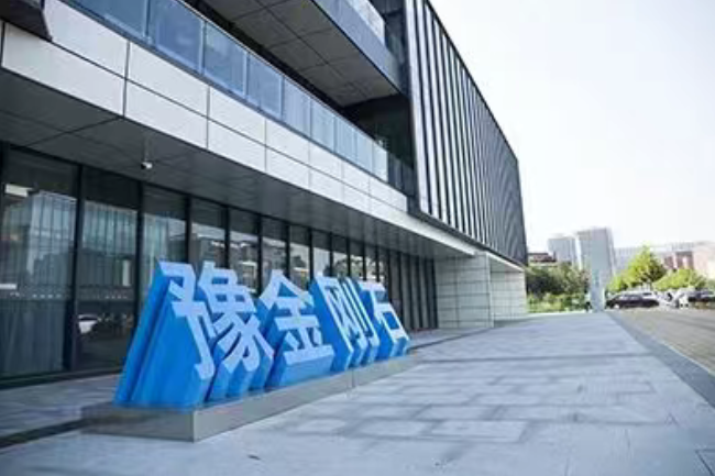 【專訪】破繭與攻堅：鄭州華晶的“二次創業”之路